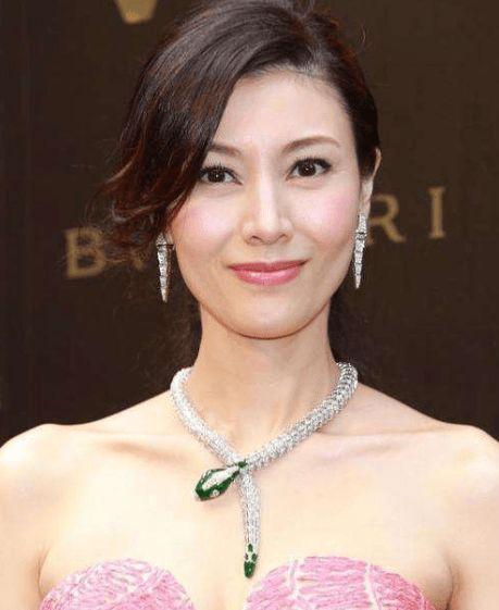 李嘉欣直播视频爆料最新,娱乐圈幕后真相大曝光！